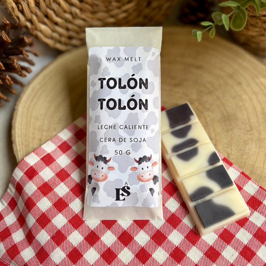 Wax melt formato tableta Tolón Tolón de Envela Studio con aroma a leche caliente y su packaging